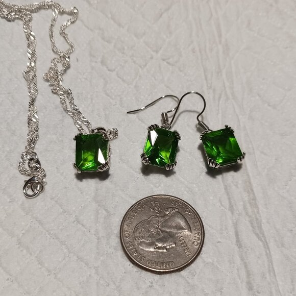 Olive Green Simulated Peridot Necklace and Earrings Fashion Jewelry Set - Picture 7 of 9